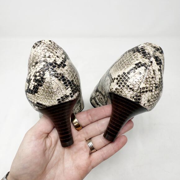 [Clarks] Taupe Snake Print Pointed Toe Low Kitten Heels Comfort Cushioned Sz 10 - Picture 4 of 12